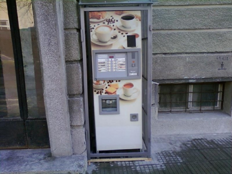 Полицията е заловила хлапак потрошил автомат за кафе във Враца