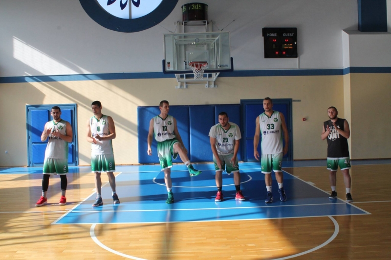 Отборът на Ботев 2012 победи София Лайънс с 66 95 24 28