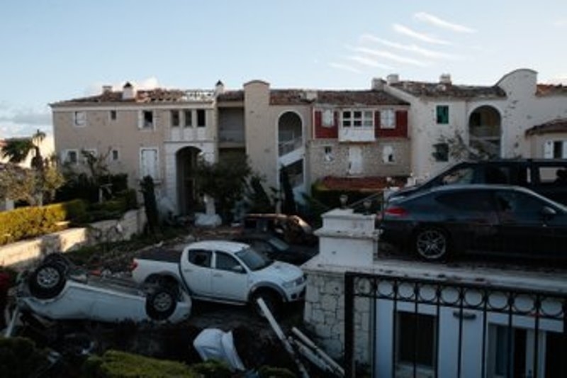 Смерч се изви снощи в турския град Чешме окръг Измир