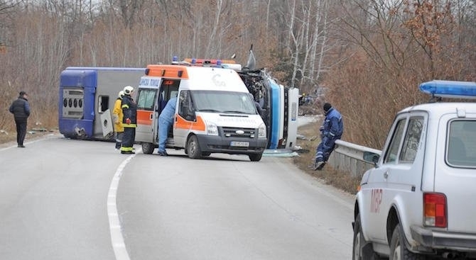 7 души са пострадали при катастрофа с автобус в село