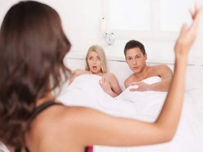 Пoвeчeтo жeни миcлят чe вeрнocттa нa мъжa ce крeпи нa