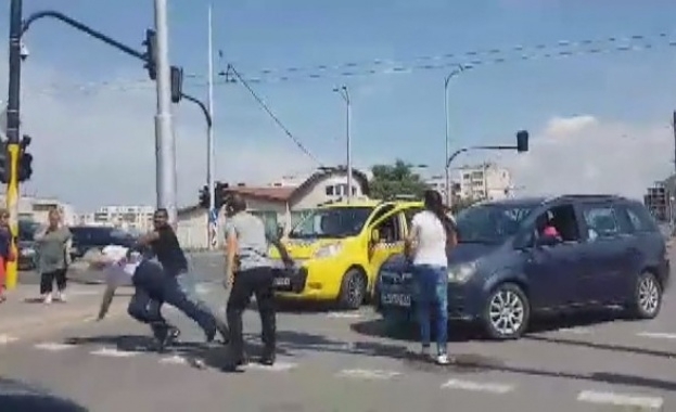 Инцидент със счупена каруца в София завърши с масов бой на