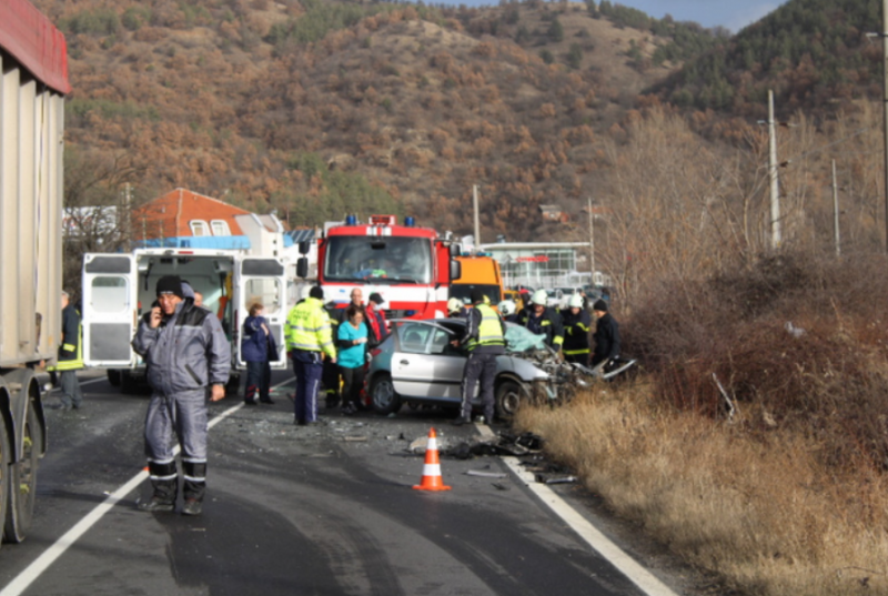 Тежка катастрофа на пътя между Благоевград и Симитли Челно са