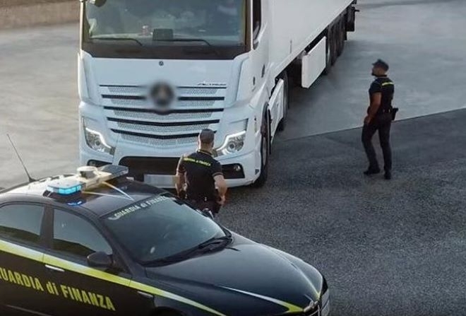 Камион с българска регистрационна табела превозващ над 650 килограма хашиш