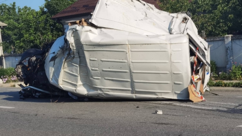 Тежка катастрофа с жертви и ранени е станала на път