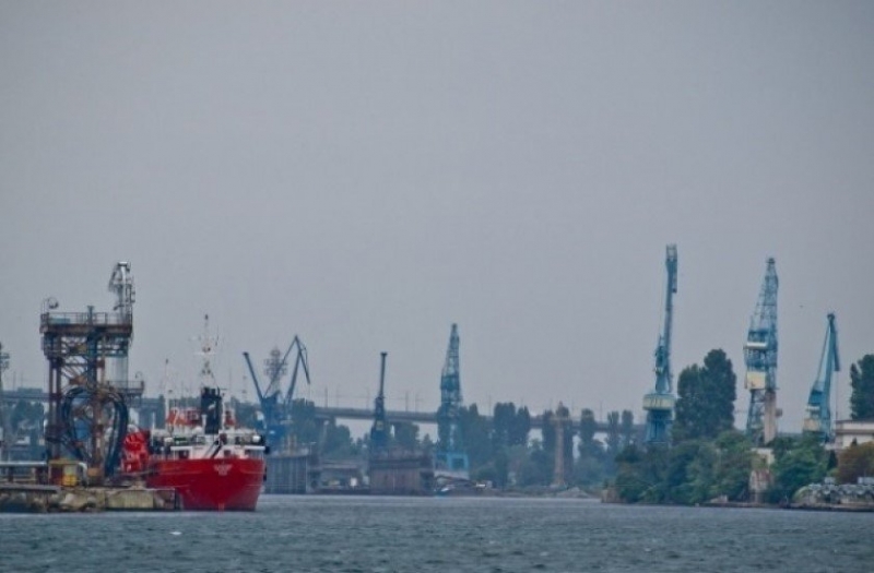 Екипаж на български кораб плаващ под малтийски флаг е заразен