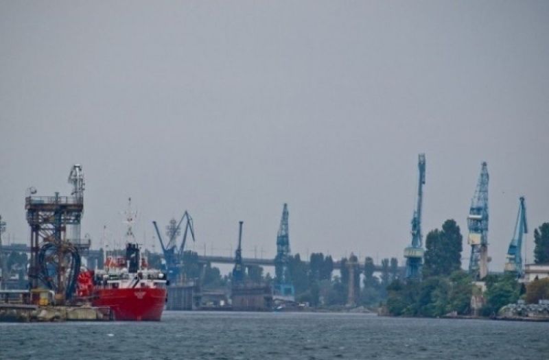 Екипаж на български кораб плаващ под малтийски флаг е заразен