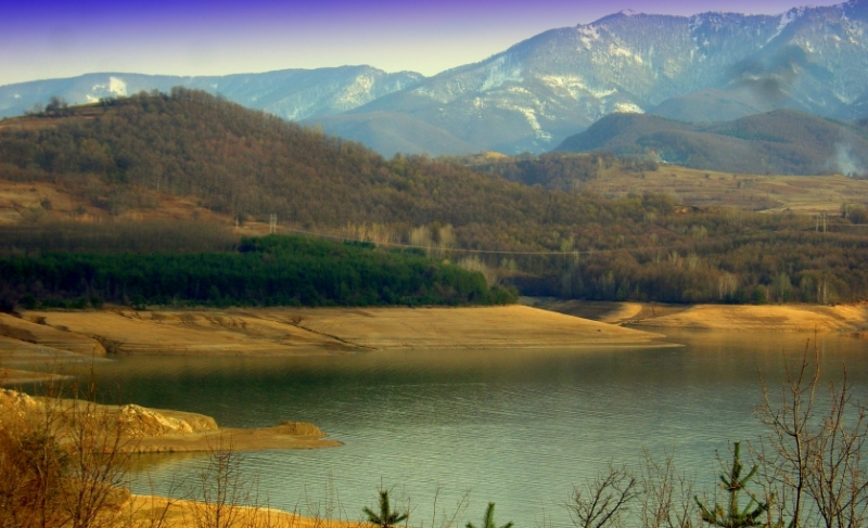 За първи път от години: Язовир "Среченска бара" се напълни през есента