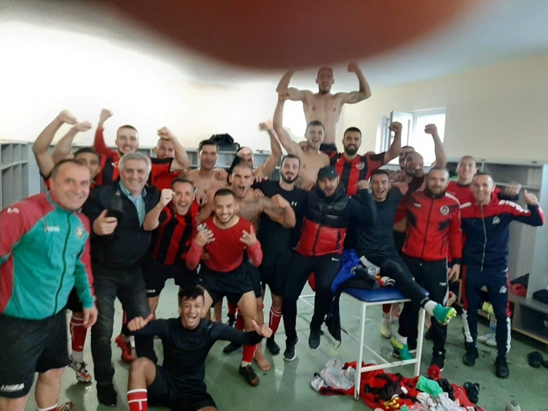 "Локомотив" /Мездра/ победи с 3:1 "Вихър" /Славяново/ и го спря към първото място /снимки/