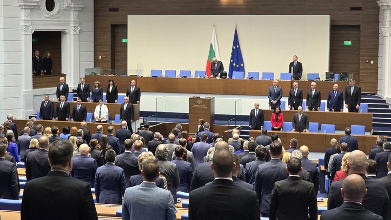 Липсата на председател на НС не пречи да се връчи