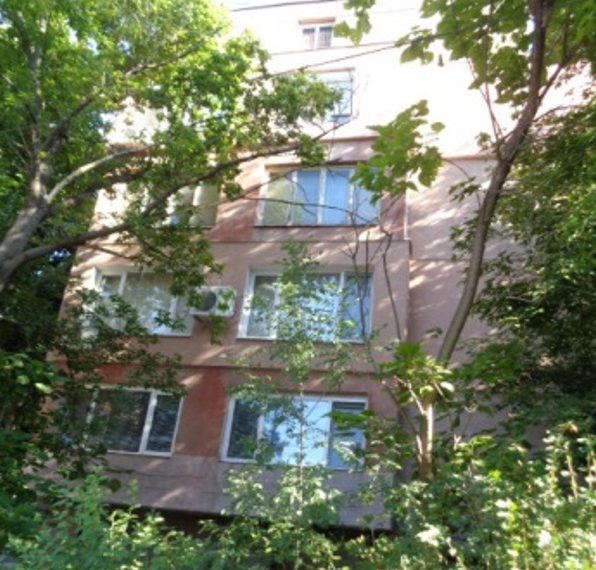 Частен съдия изпълнител обяви за публична продан тристаен апартамент във