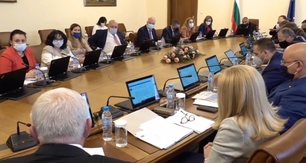 Удължават извънредната епидемична обстановка до 15 юли обяви премиерът Бойко