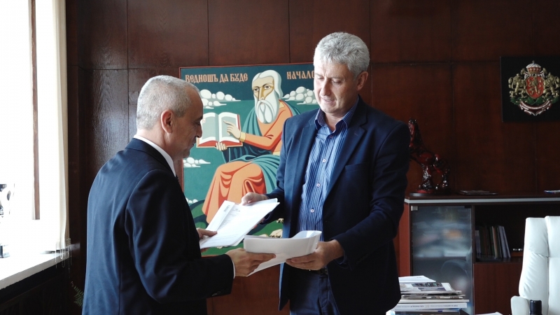 Днес в Община Мездра се подписа двустранно партньорско споразумение между