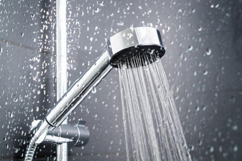 Редовното прилагане на контрастни душове тренира сърдечно-съдовата система, но студената