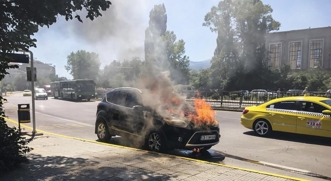 Кола се запали на Цариградско шосе в столицата в района