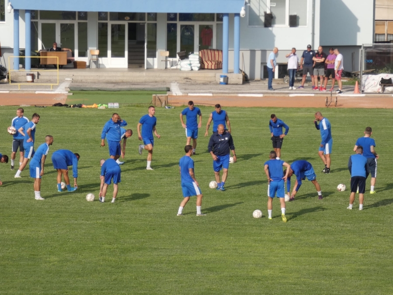 Левски Лом подчини Нефтохимик Бургас с 2 0 в мач от Втора