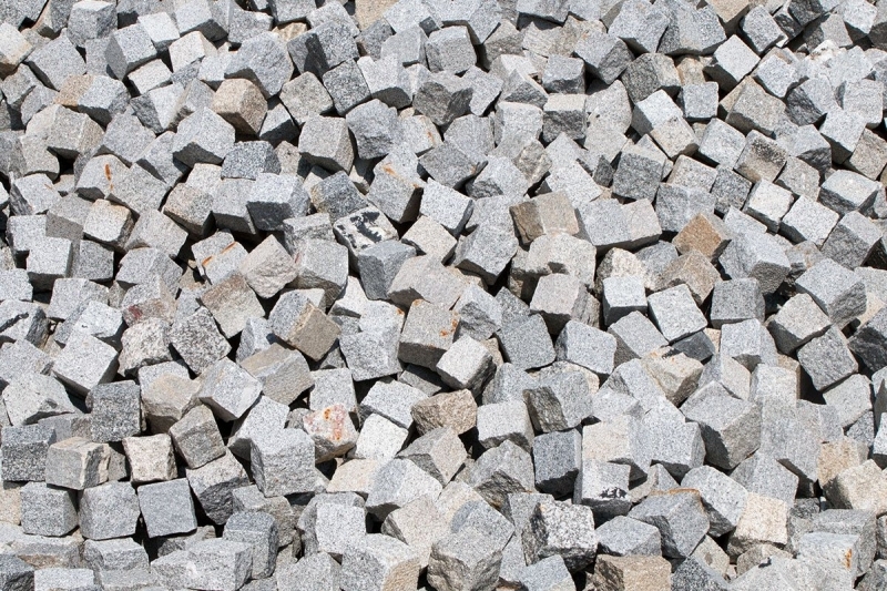 Мъж е откраднал над 140 павета пред блок в Мездра