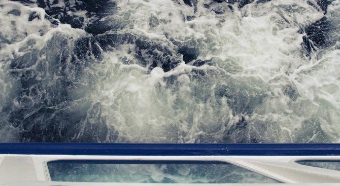 Най малко 44 души загинаха при потъването на ферибот в езерото