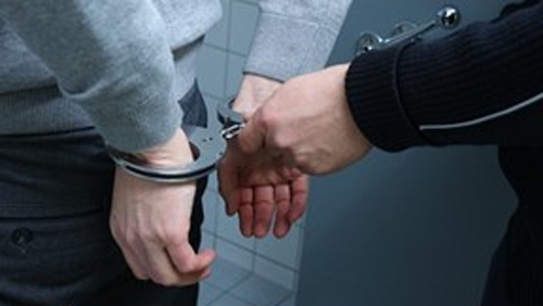Испанската полиция съобщи вчера че е арестувала 23 годишен мъж по