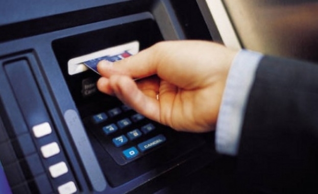 Тегленето на пари от банкомати допреди години бе безплатно, дори