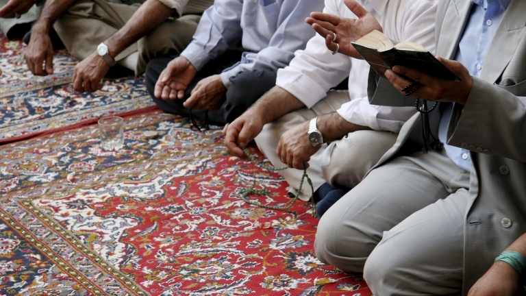 Мюсюлманите в България отбелязват свещения празник Курбан Байрам, наричан още