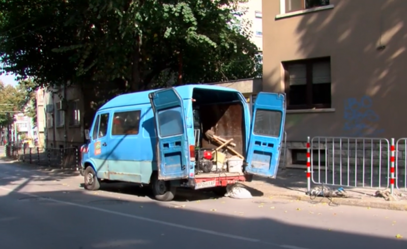 Продължава подмяната на част от предпазната ограда на ул Стоян