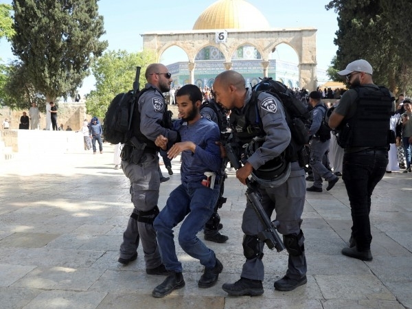 Израелската полиция съобщи че силите за сигурност са влезли в