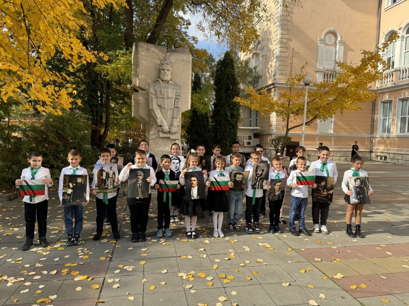 В навечерието на един от най българските празници 1 ноември –