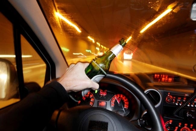 Полицаи заловиха двама пияни шофьори зад волана във Врачанско, съобщиха