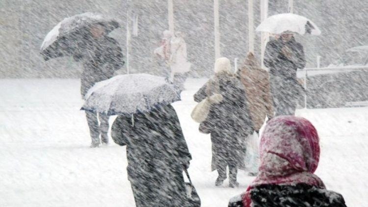 Жълт код заради очаквани валежи от сняг и силен вятър