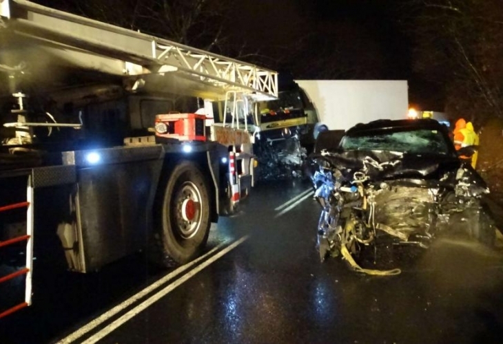 Тежка катастрофа затвори международния път Е 79 в Кресненското дефиле където