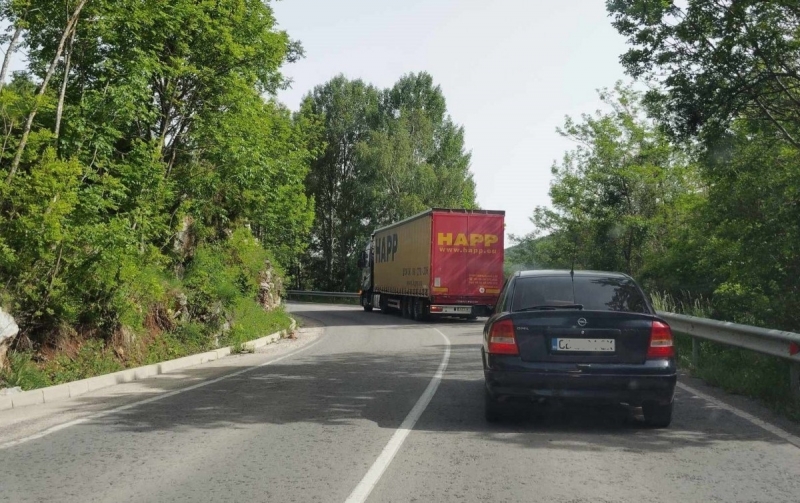 От четвъртък се очаква да бъдат пуснати ТИР овете през прохода