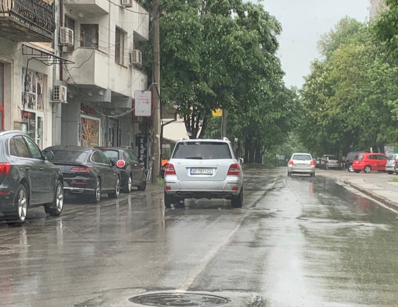 Неправилното паркиране във Враца не изненадва жителите на града но