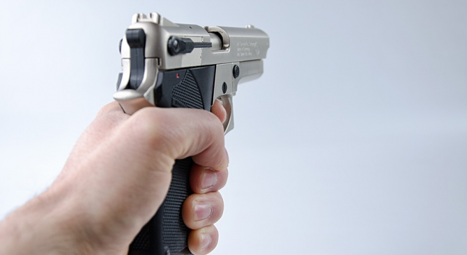 Компания разработи и пусна в продажба електрошоков пистолет който автоматично