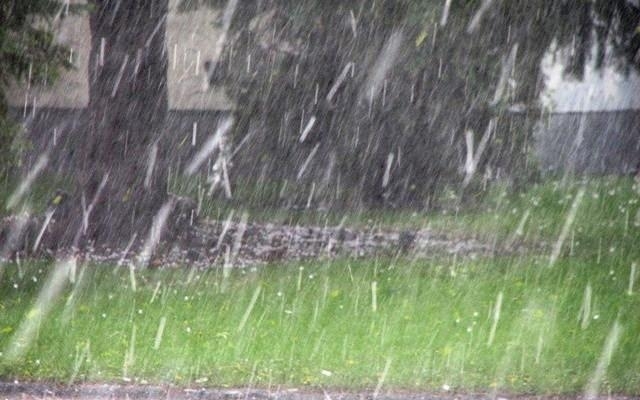 През следващото денонощие през страната ще премине студен атмосферен фронт и въздушната