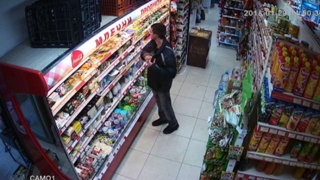 Полицаи са хванали 18 годишен криминално проявен младеж откраднал храна от