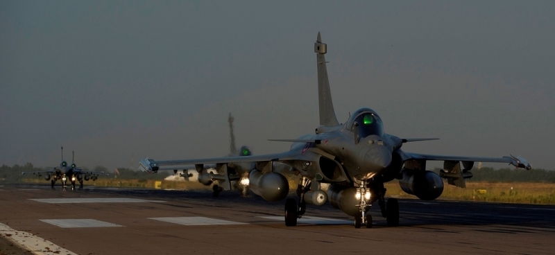 Остава тежко състоянието на единия военен пострадал при десанта на