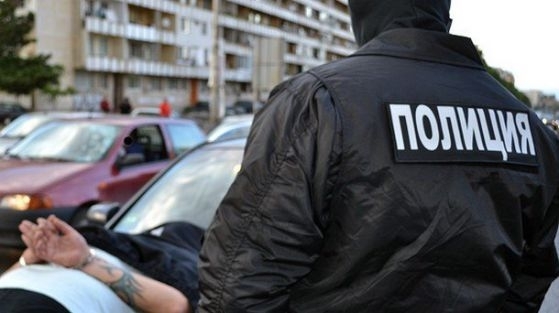 Полицията е тарашила кола насред улица във Враца, научи агенция
