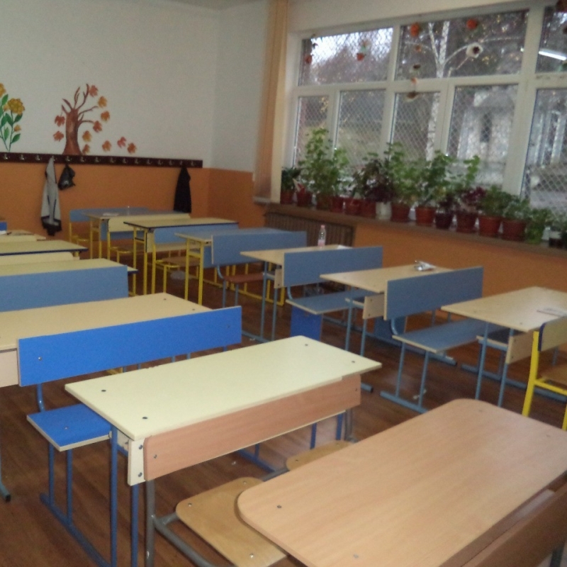Поради висока заболеваемост в 459 училища в страната днес няма
