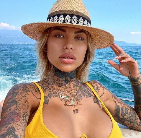 Атрактивната приятелка на защитника на Милан Тео Ернандес Зоуи