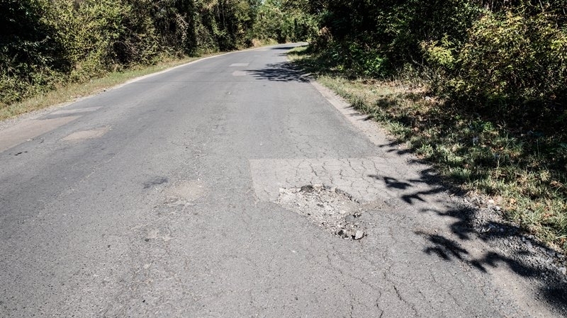 Кметът на община Мездра инж Генади Събков депозира писма до