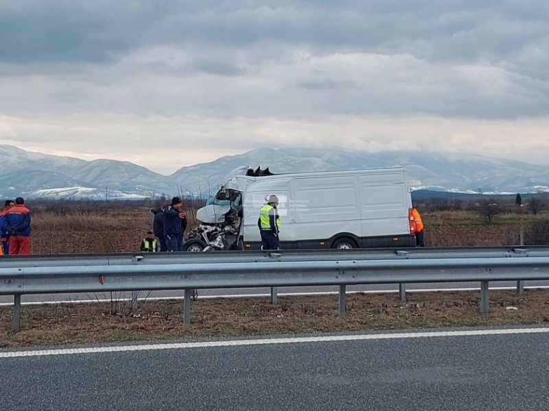 Трима души са пострадали при верижна катастрофа на автомагистрала Тракия
