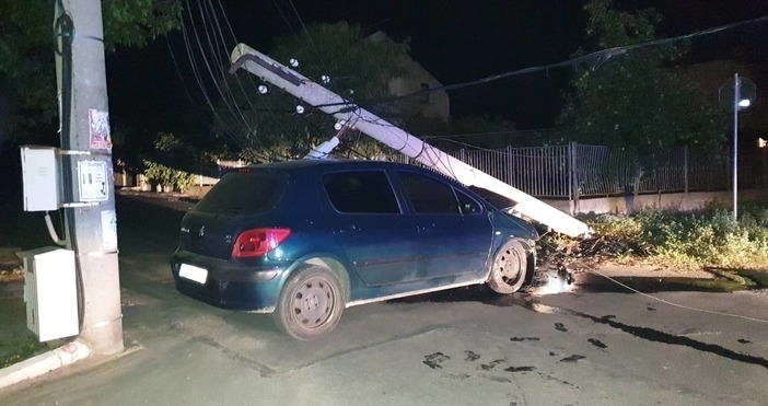 Тежка катастрофа е станала тази нощ на ключово кръстовище в