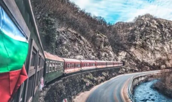 БДЖ осигурява над 9 000 допълнителни места в съставите на