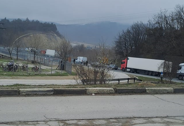 Зверската катастрофа на моста на Мездра затвори Е 79 между железничарския