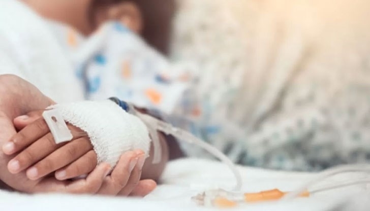 Дете бере душа в Пирогов с тежки изгаряния Операция на 4 годишното