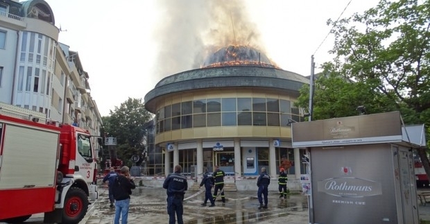 Криминално проявена е драснала клечката на мебелния магазин в Лом