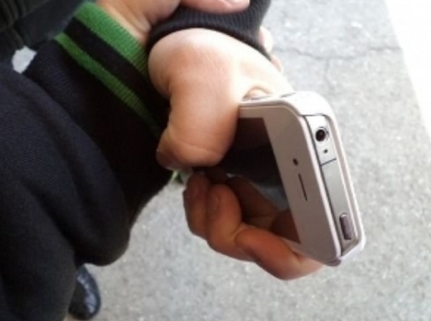 Дете открадна телефон и пари от къща в Мездренско съобщиха