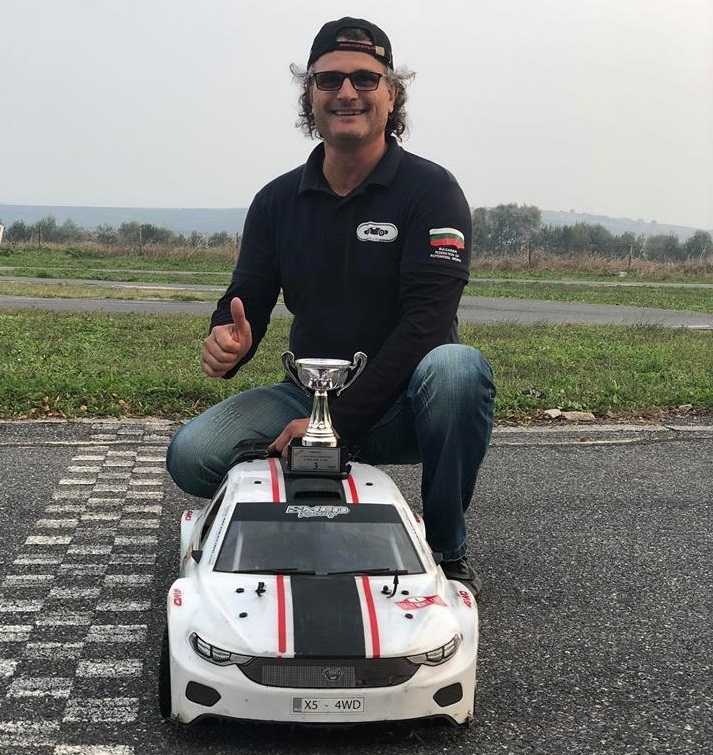 В неделя з м с Дамян Петров взе участие в международно състезание