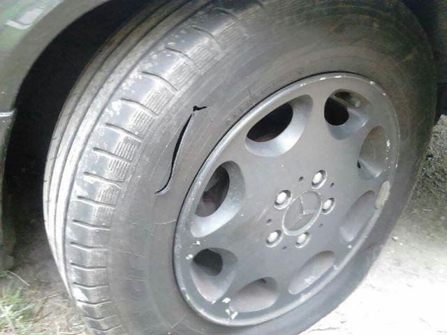 60-годишен врачанин е нарязал гумите на лека кола, съобщиха от